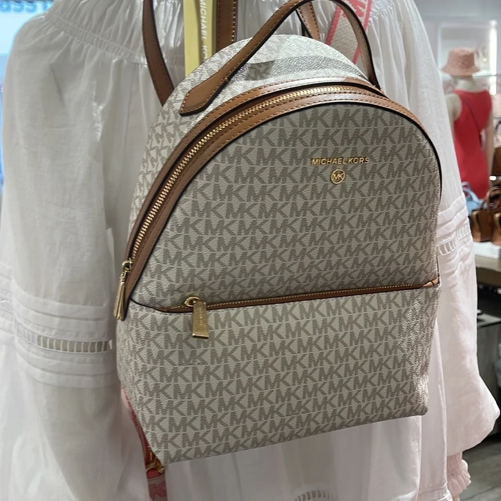 Michael Kors Womens Valerie Medium Logo Backpack 30F2G9VB2B-149 (Vanilla)
NWT - Picture 1 of 16